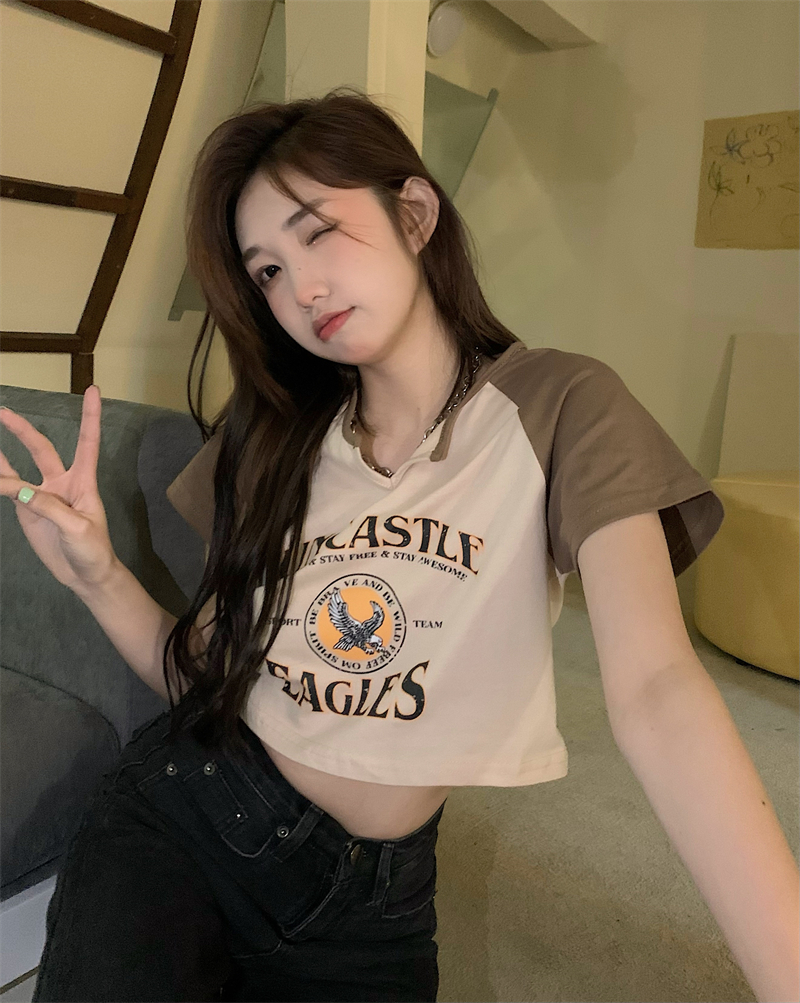 High waist exposed navel short-sleeved T-shirt women's summer design half-open collar color matching hot girl pure desire wind ins short top