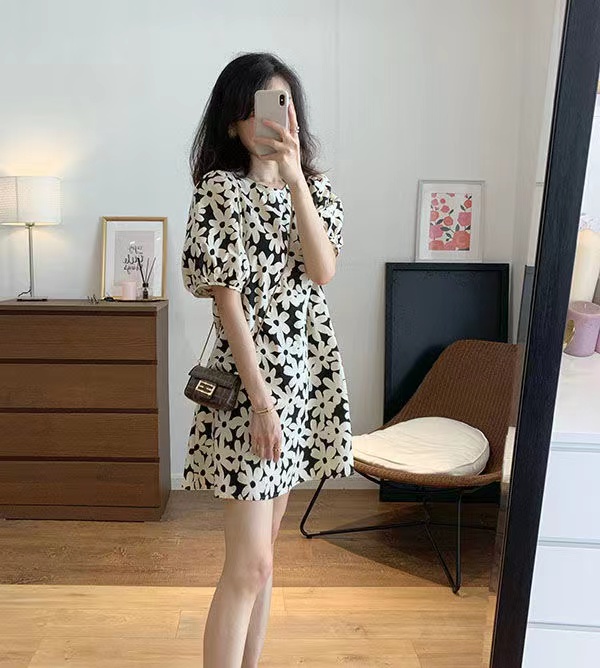 Vintage age reducing printed dress women's summer new French sweet bubble sleeve loose and thin A-line skirt