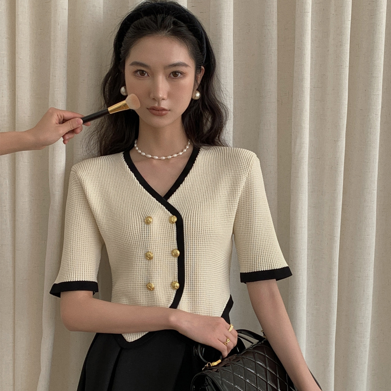 Zaibatsu Qianjin Xiaoxiangfeng Double breasted Waffle Knitted Cardigan Women's Summer Temperament V-neck Contrast Short Top