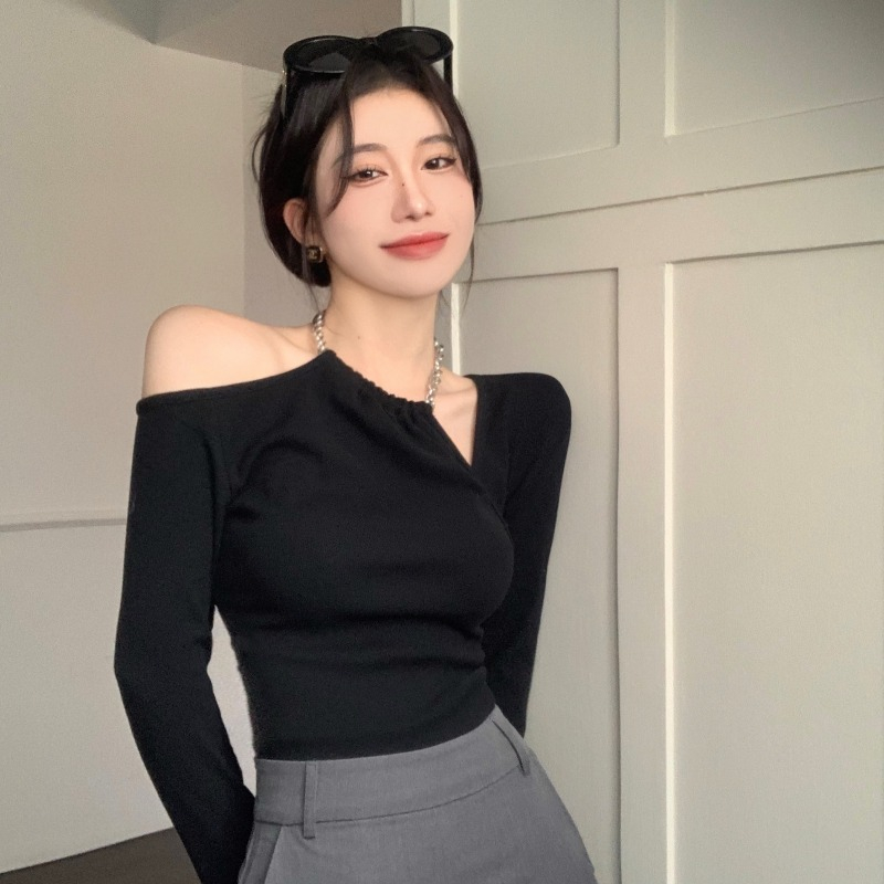Pure desire wind hot girl hanging neck strapless irregular black long-sleeved T-shirt women's autumn and winter self-cultivation and thin bottoming shirt top