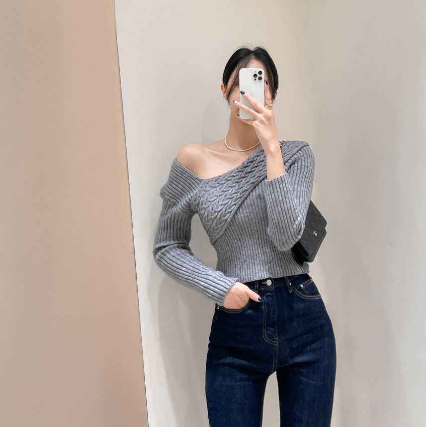 Korean chic design, off-the-shoulder, twist stitching, slim fit and slim long-sleeved sweater