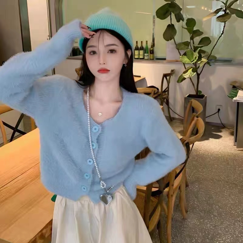 Autumn 2022 new gentle wind long-sleeved short knitted sweater women's design sense niche pink top coat