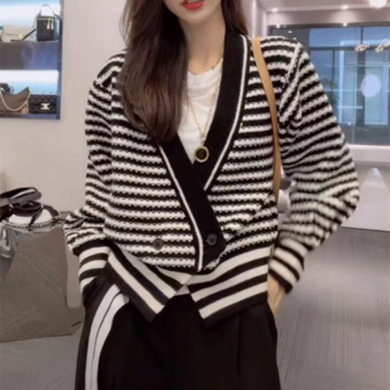 Long sleeved knitwear women's Retro irregular loose thin sweater wear a foreign style coat in autumn