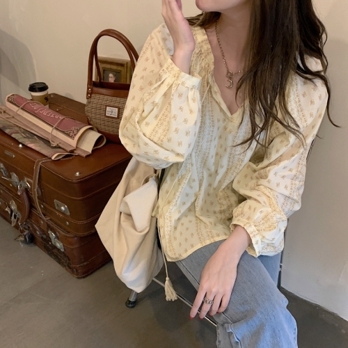 Real shot real price autumn Chic French minority girl Chinese style retro printed V-neck lace up long sleeve shirt