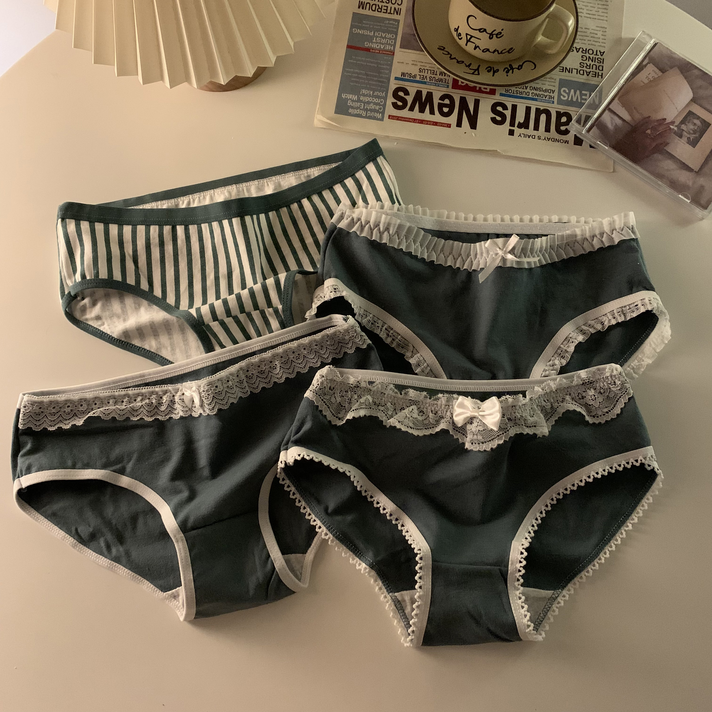 Real price ~ Korean version of Japanese briefs women's shorts Lace Sexy middle waist girls' cotton underwear four pack
