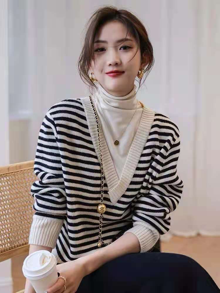 High-neck fake two-piece sweater women's autumn and winter warm Western-style knitted sweater design loose pullover top