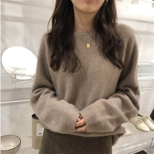 New loose style round neck women's sweater in autumn / winter 2020