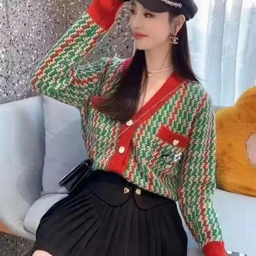 2022 early autumn v-neck crochet stitching knitted cardigan all-match short love brooch striped contrast color sweater women's trend
