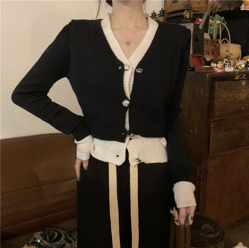Real price real price design sense V-neck color matching fake two-piece knitted cardigan sweater