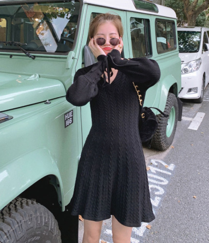 Real shot of autumn and winter 2020 new style first love wind early snow knitted V-Neck long sleeve dress with bottom skirt for children