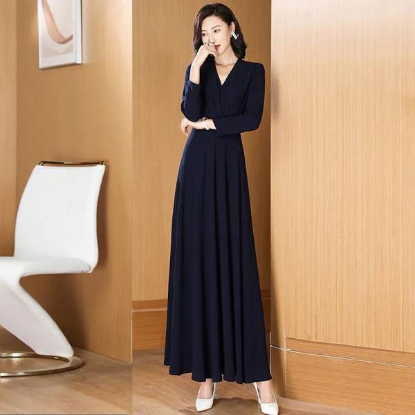 In the autumn of 2021, the new large high waist long sleeve dress is slim and fashionable, and the skirt is over the knee