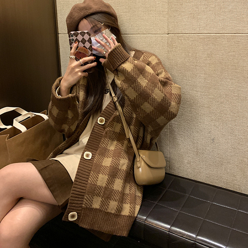 College style knitted cardigan women's 2022 autumn and winter new Korean version contrast color checkerboard loose sweater top coat