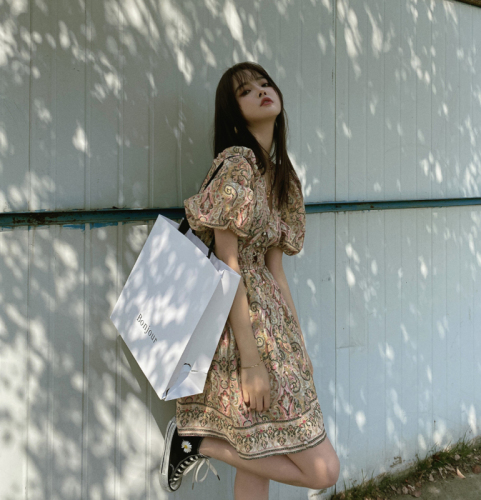 Real shot 2020 summer French retro bubble sleeve V neck printed big skirt, puffy dress, Korean skirt women