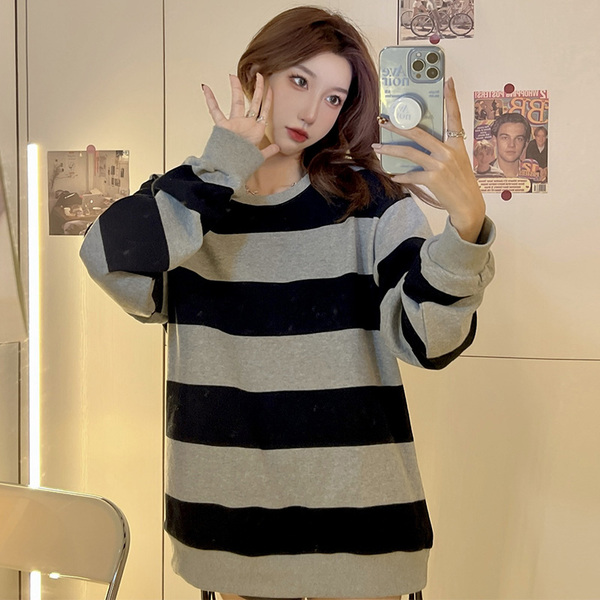 Actual shooting of new striped sweater in autumn retro girl large fat sister lazy wind Korean version