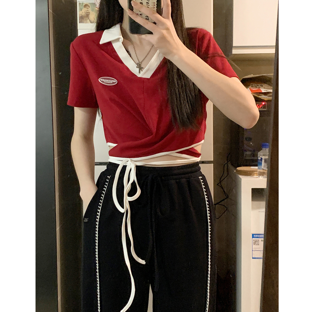 Caige doesn't stay up late, red V-neck short sleeve T-shirt, women's slim fitting 2022 summer lace up short top, women's design sense