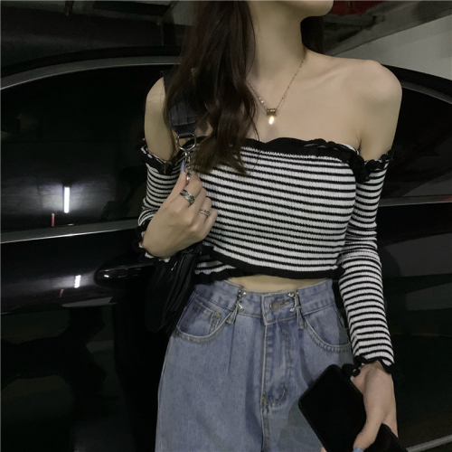 Early autumn new off shoulder cross short long sleeve lace T-shirt
