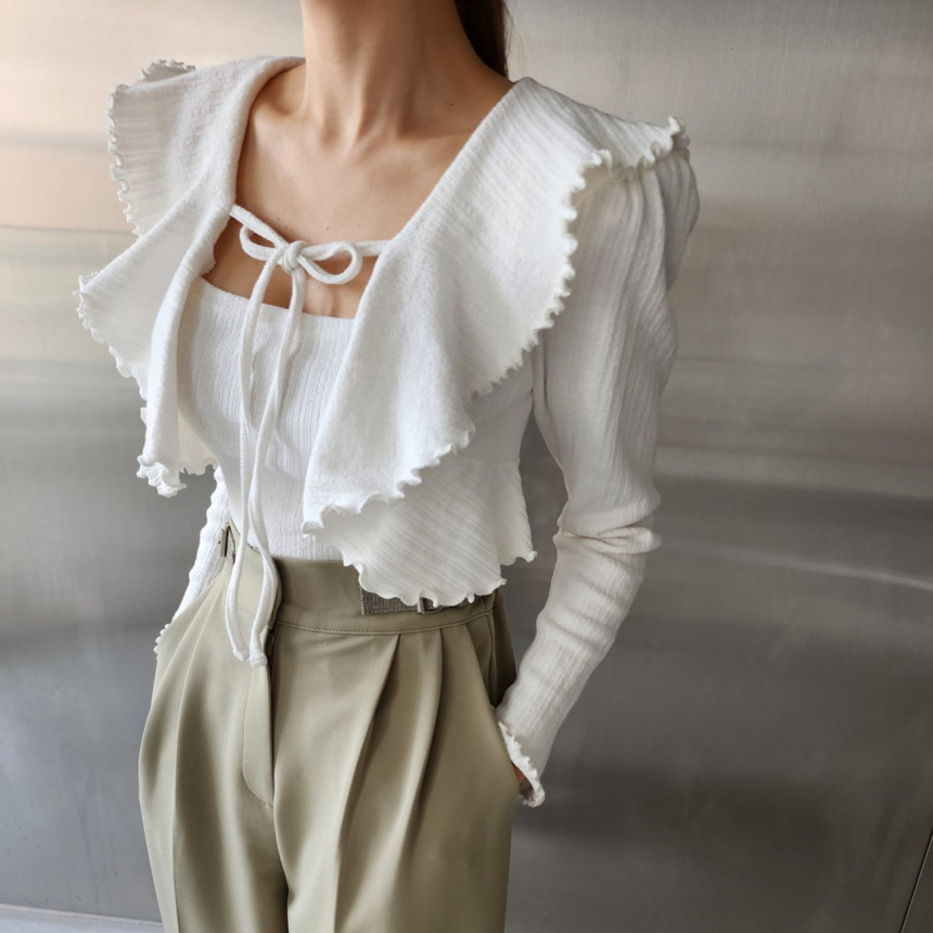 Korean Dongdaemun niche design ruffled short cardigan + suspender two-piece set