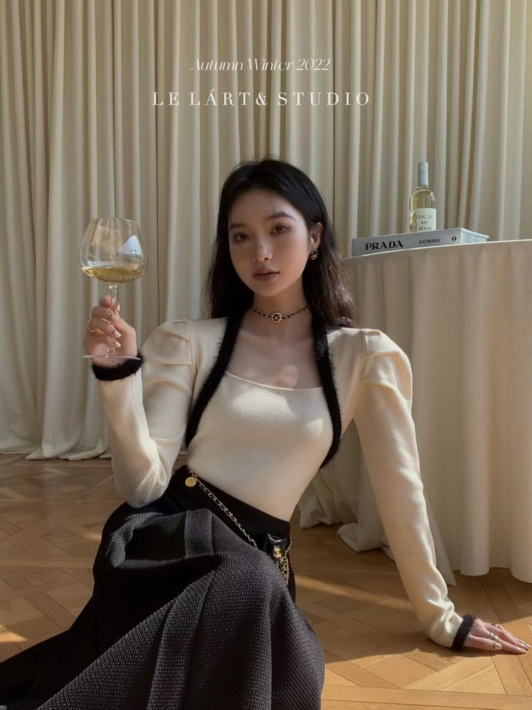LELART retro Hepburn long-sleeved temperament color matching French princess puff sleeve sweater women's inner sweater autumn and winter