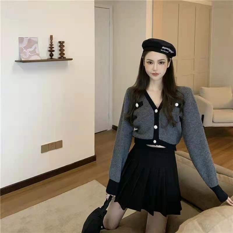 Hepburn street two piece suit women's small western style age reducing sweater pleated skirt suit in autumn and winter 2021