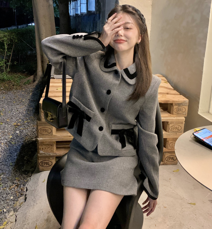Real price temperament celebrity xiaoxiangfeng woolen coat + slim and high woolen skirt suit