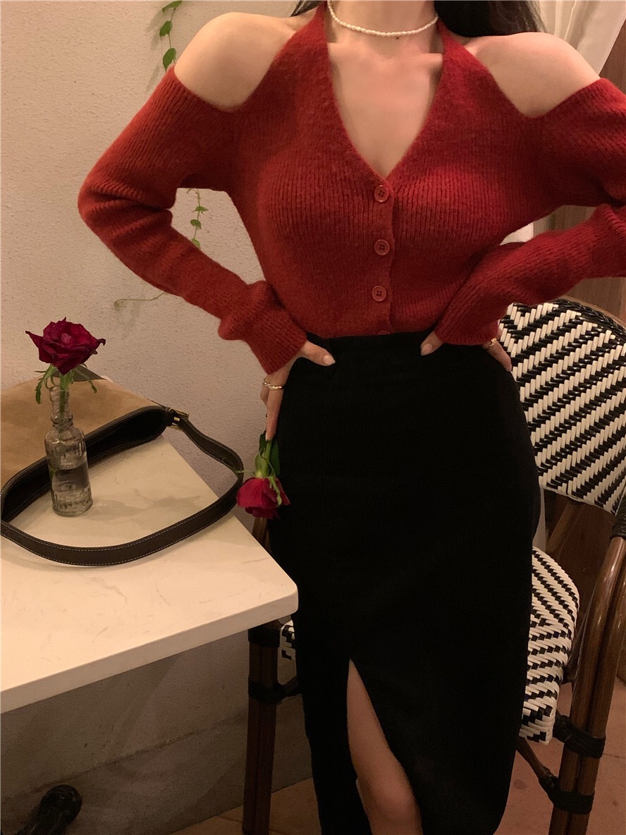 Hanging neck off shoulder knitted sweater bottoming shirt women's spring design sense of minority short long sleeved top 2022 new style