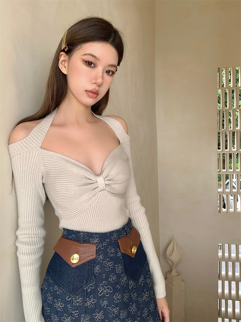 Real price Korean version of the retro halter neckline multi-wear knitted top