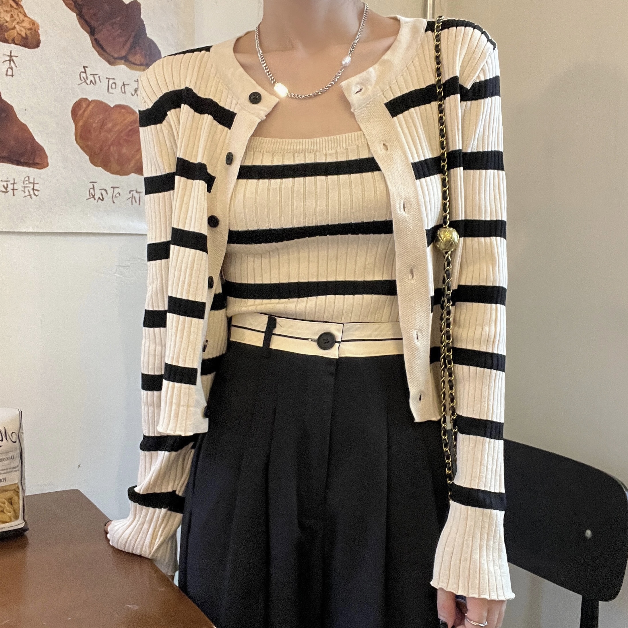 Real shooting real price Korean version of the new striped outer layered wear thin hot girl cardigan suspender suit
