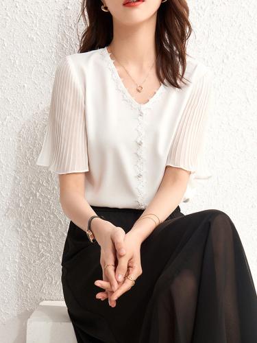 White short-sleeved chiffon shirt women's summer 2023 new loose and thin all-match foreign style half-sleeved v-neck bottoming shirt top