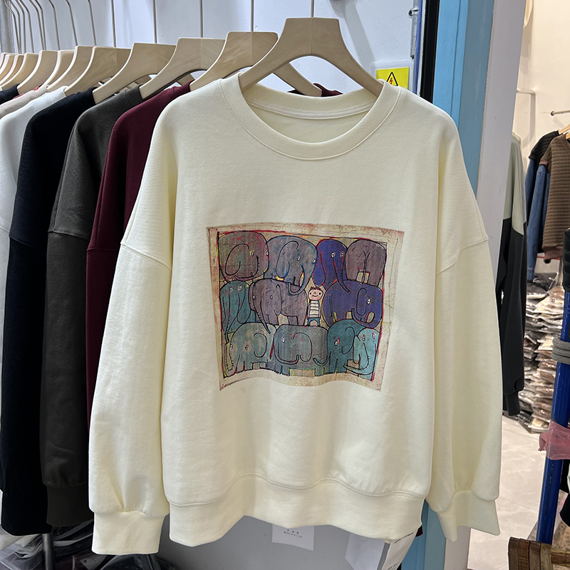 2022 autumn and winter new Korean cartoon printing large size women's clothing 250g plus velvet round neck all-match short sweater women