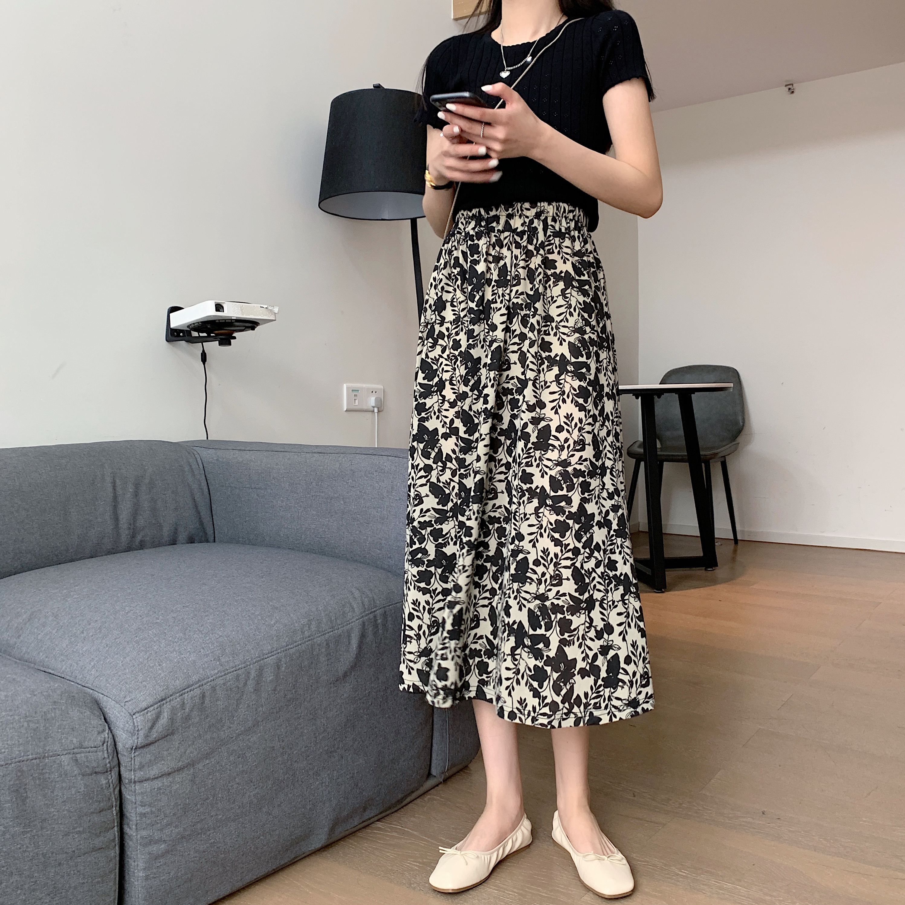 Real shot of 2023 spring and summer new fat MM long skirt plus size women's clothing that looks thin and covers hips High waist floral skirt with inner