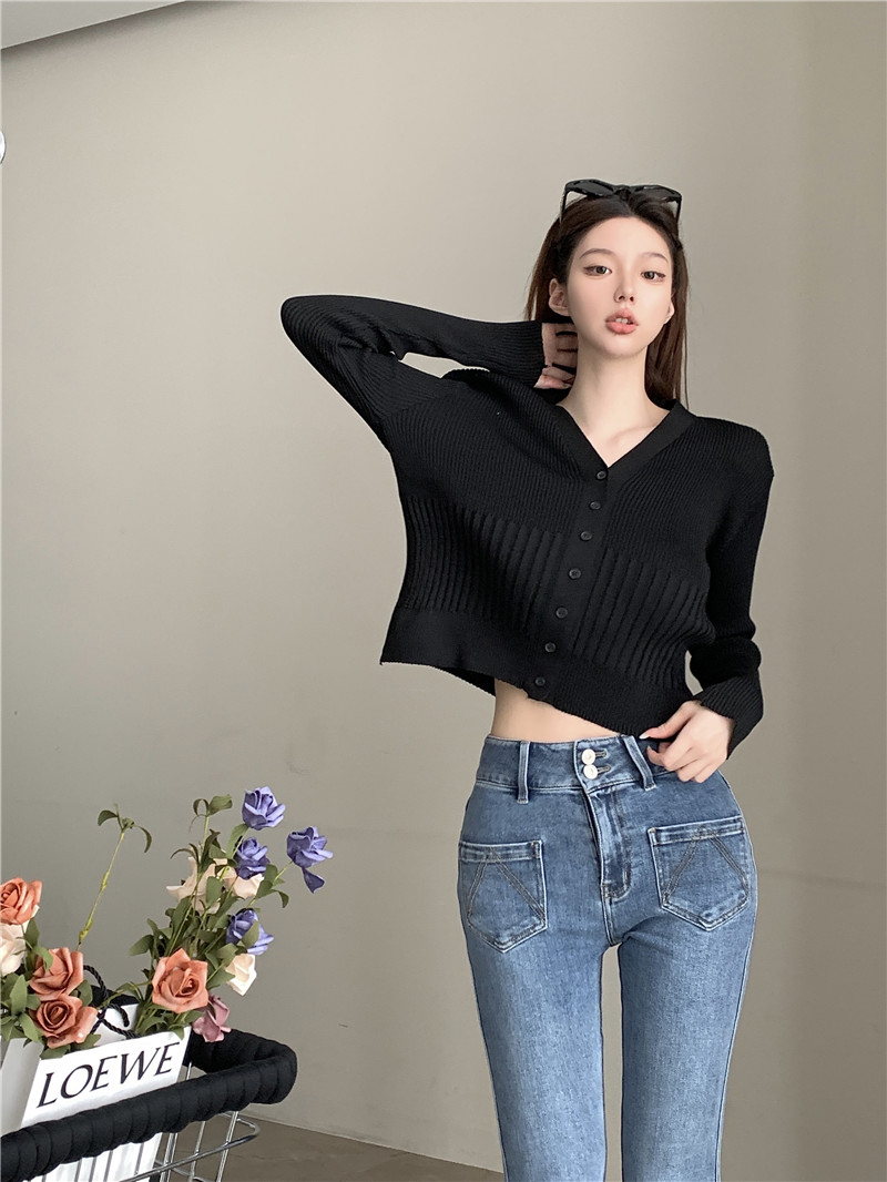 Real shot real price American retro V-neck knitted cardigan women's single-breasted sweater hot girl high waist short crop top
