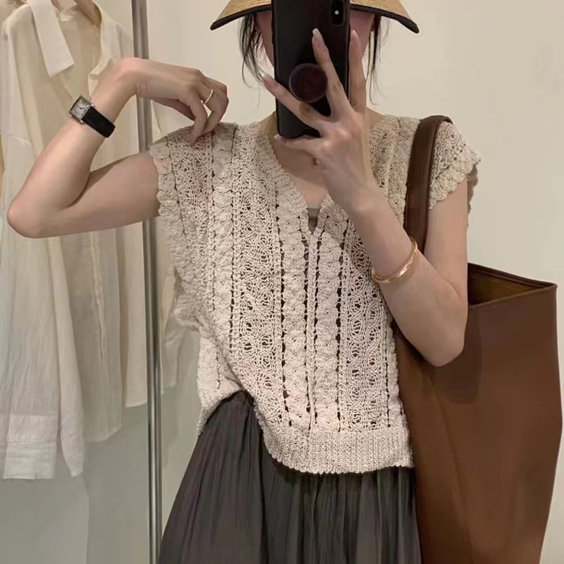 Hollow crocheted knitted vest vest women's summer design sense niche outside wearing suspenders loose sleeveless hot girl top