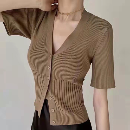 French high-grade sense of gas V-neck short sleeved knitted top for women in 2022 summer, slim and slim, short cardigan