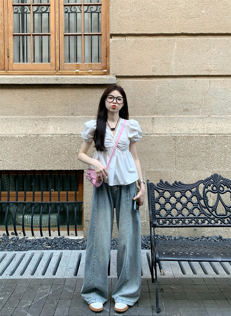 Actual shot of girly V-neck puff sleeve short-sleeved shirt top for women
