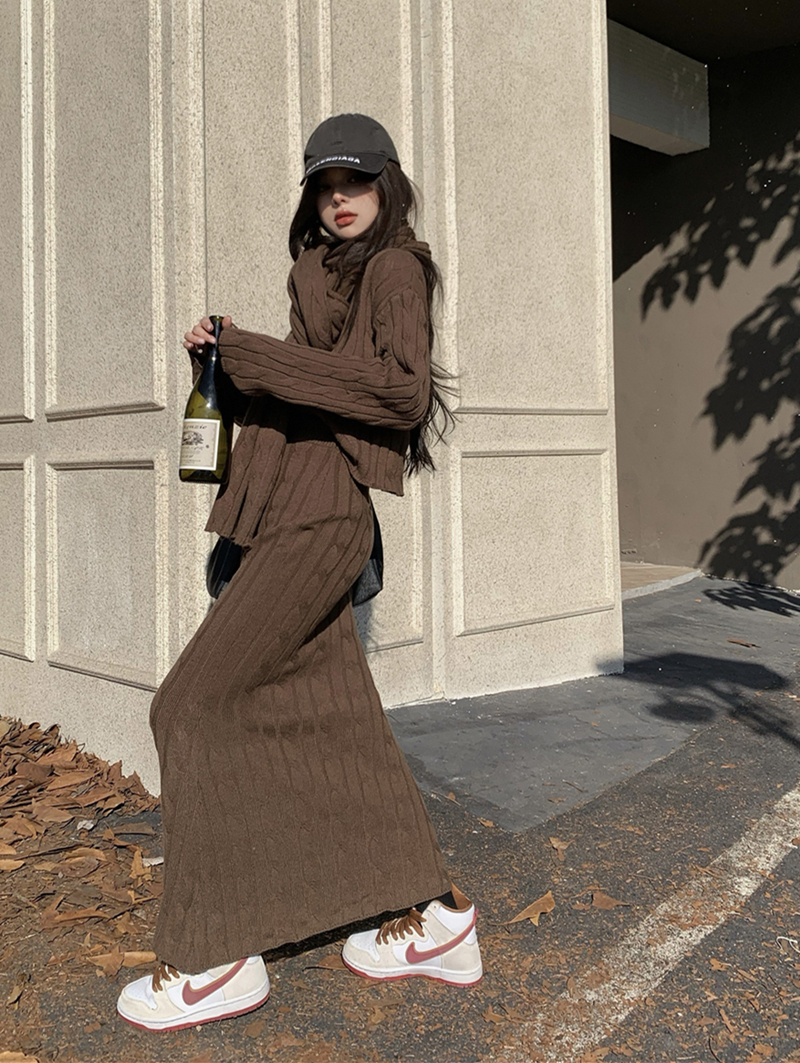 Real shot autumn and winter women's chain pattern knitted pullover top sweater + scarf + fishtail hip skirt suit women