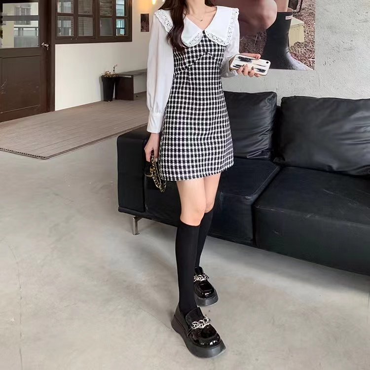 The practice has a zipper girly feeling bursting the age reduction stitching doll collar long sleeve fake two small dresses