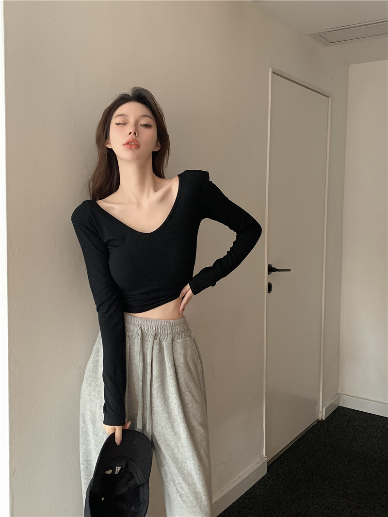 Real shot, real price, small sexy V-neck, elastic, slim, short, shoulder padding, bottoming shirt, long sleeve, heart threading shirt
