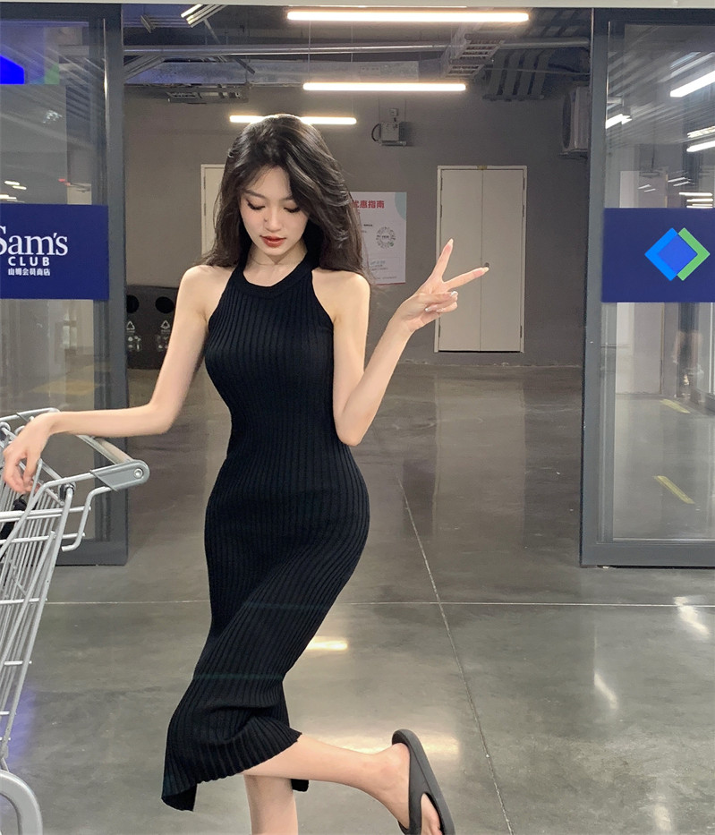 Real price, slim fitting knitted vest skirt ins fashion, open back, narrow waist, knitted split dress