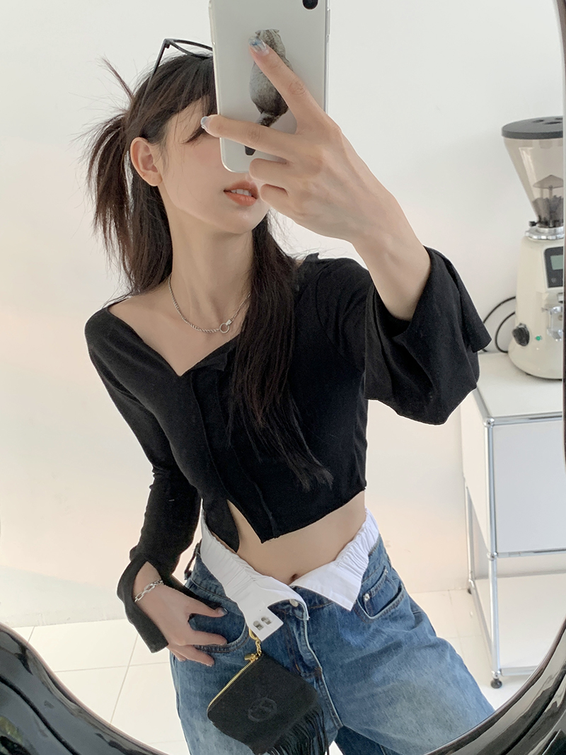 Real shot three standard Qi hot girl V-neck design sense long-sleeved T-shirt slit slim fit and thin short bottoming shirt top women