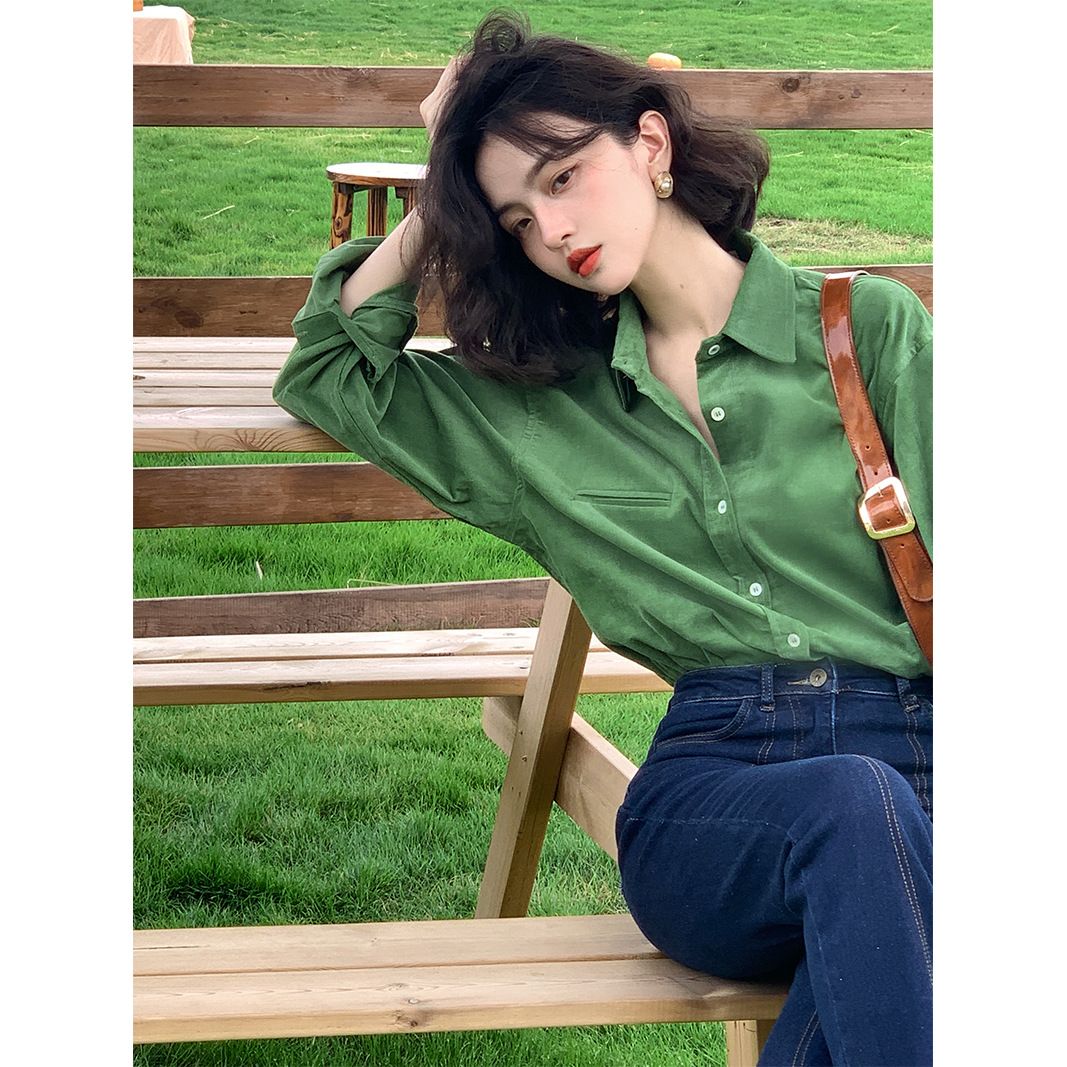 Retro corduroy long-sleeved shirt women's 2022 autumn and winter new temperament French chic top spring