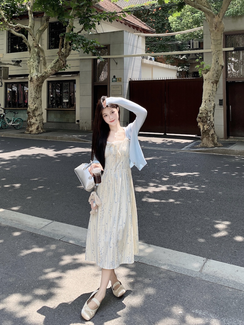 Photo-realistic～French-style sweet floral camisole dress with knitwear layered for autumn and winter, lining with corduroy.