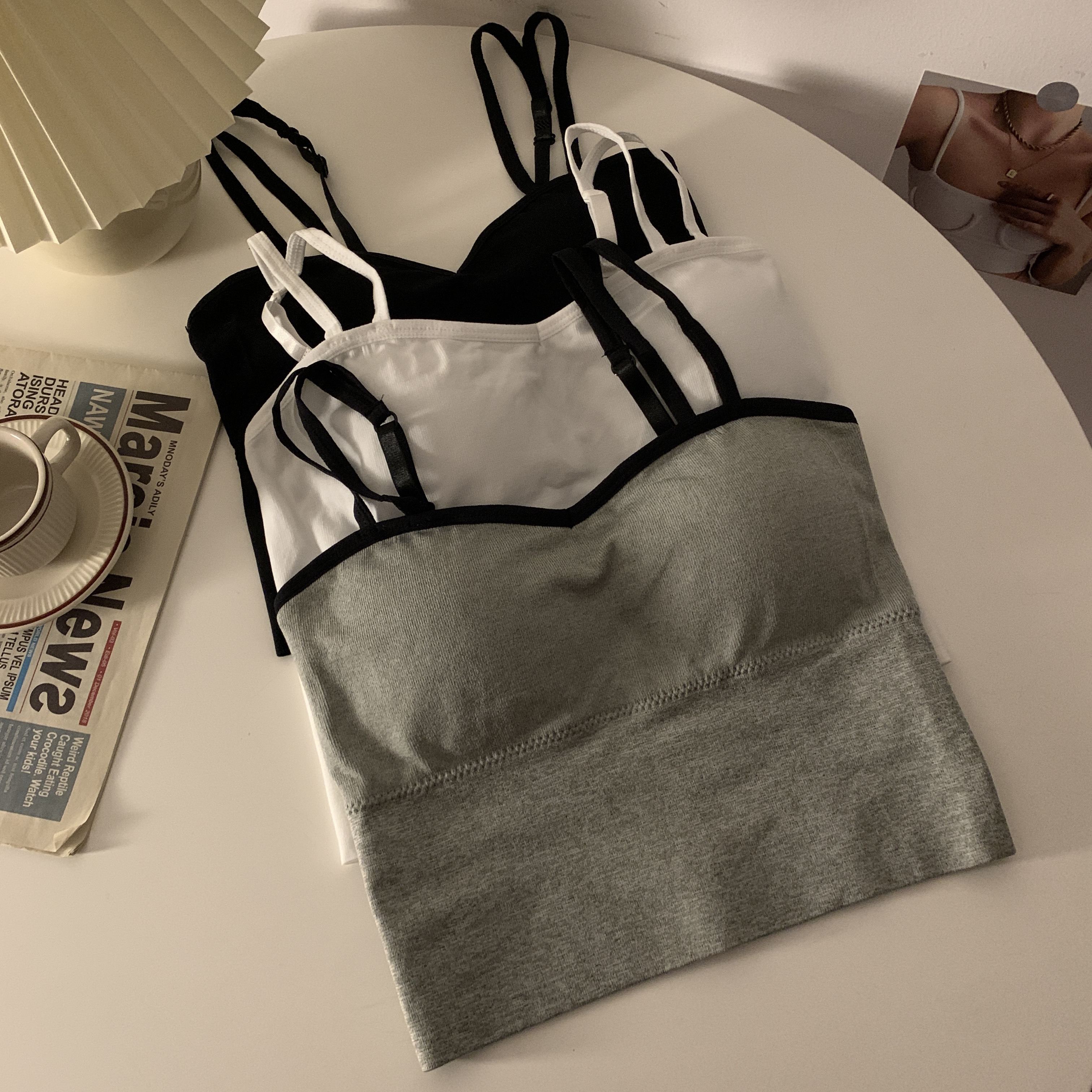 Real shooting, real price, simple solid color suspender vest, women with breast pad, wearing a slim wrap chest top