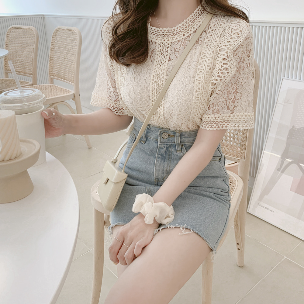 South Korean new summer light short sleeve shirt slim round neck women's fashion hollow lace blouse