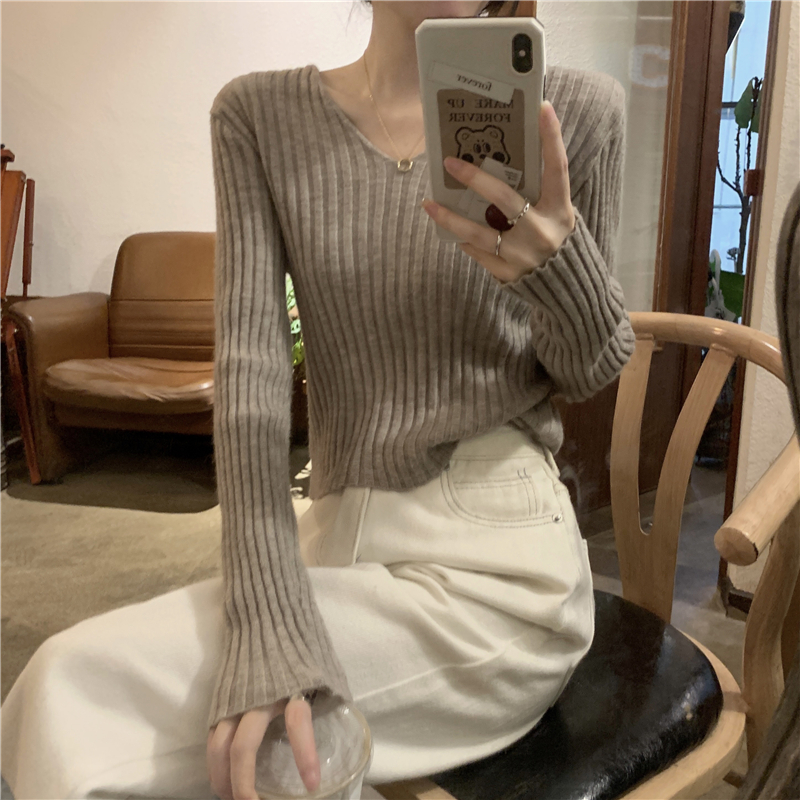 Real price autumn and winter new soft waxy comfortable V neck long sleeved sweater women's bottom top