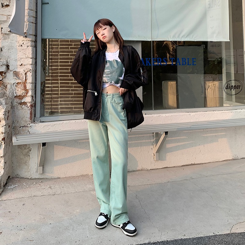 The new loose high waist mint green straight wide leg jeans in the autumn of 2021 are thin and high on the floor
