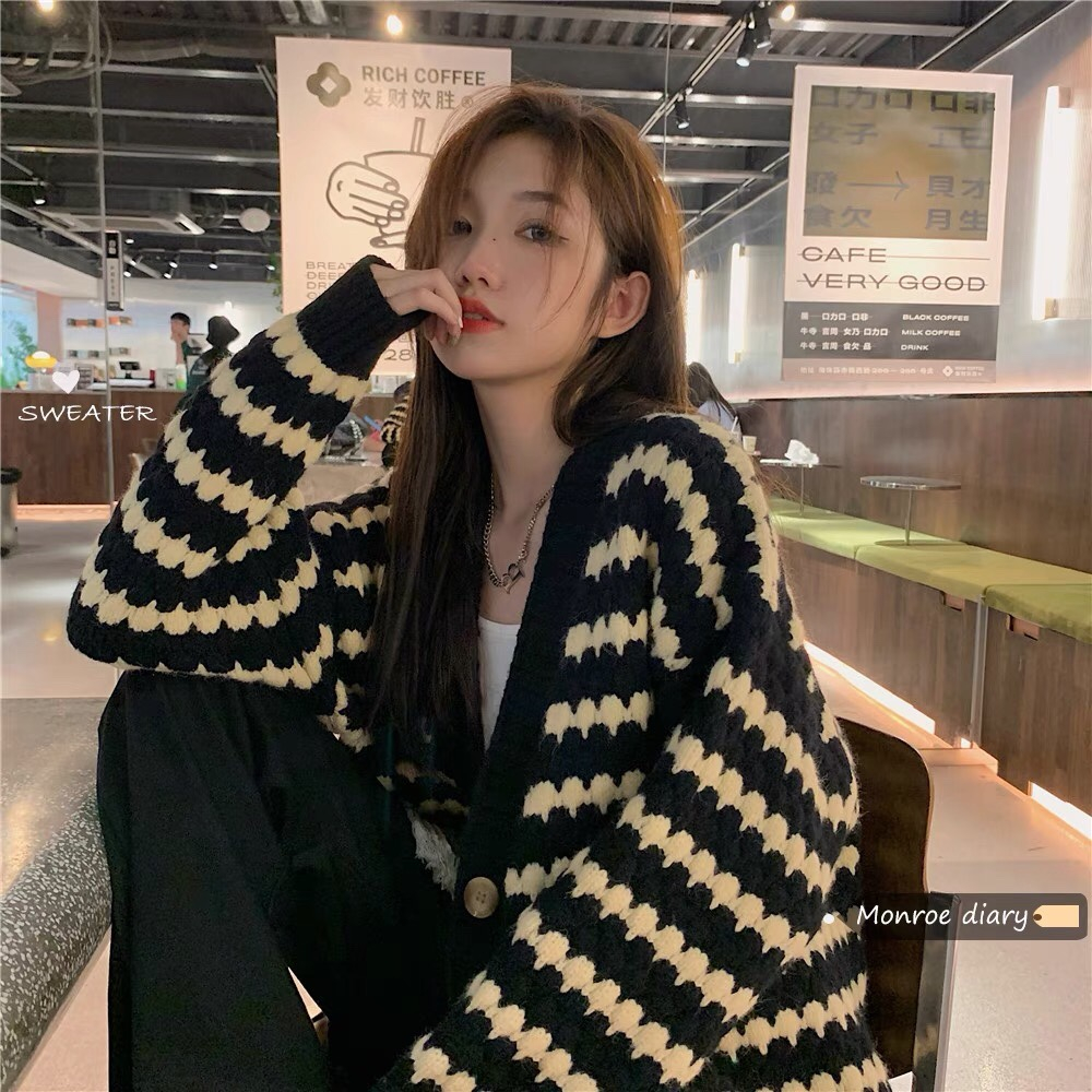 Autumn and winter clothes new sweater coat women's wear design sense niche lazy retro Hong Kong flavor chic knit cardigan