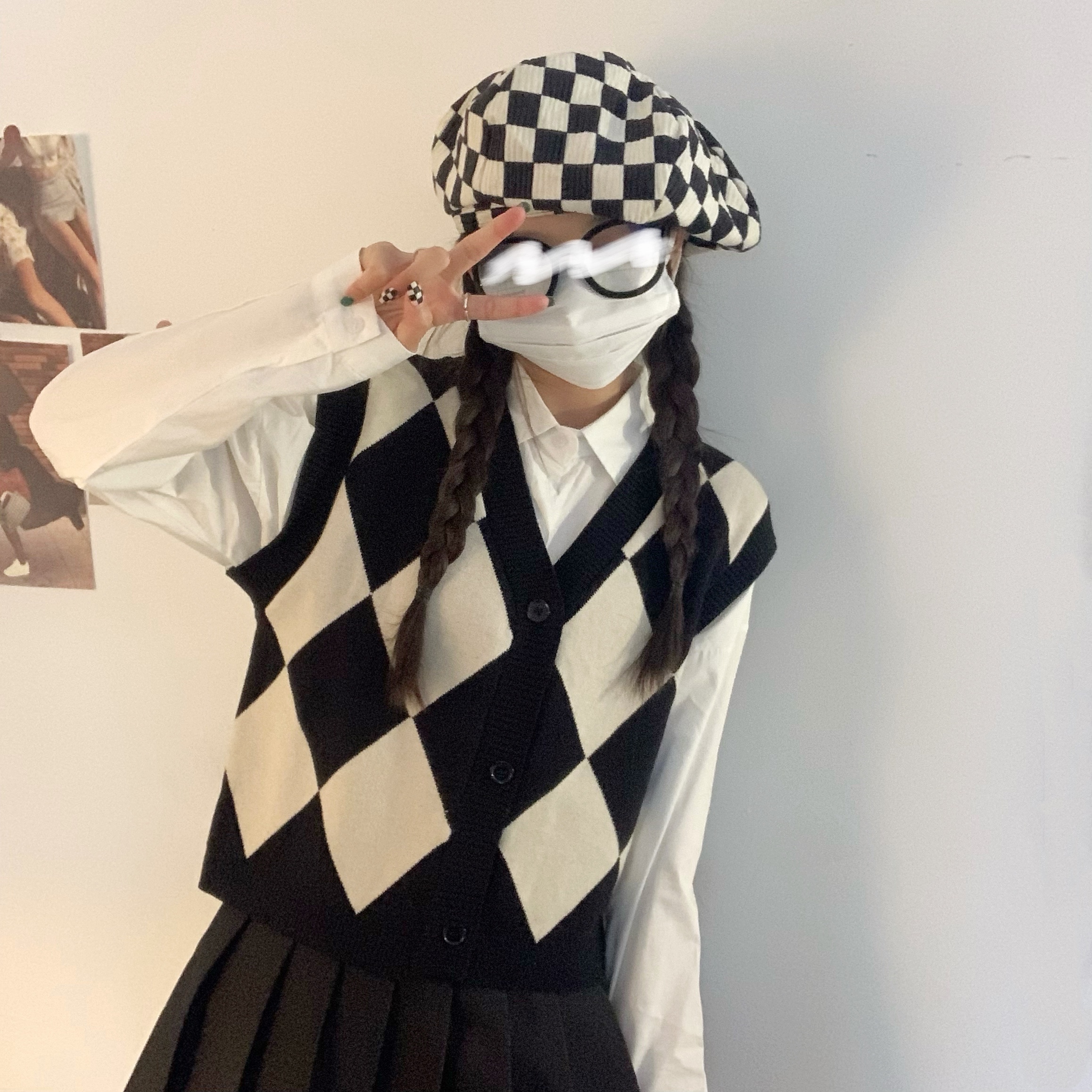 Real shooting real price retro Lingge knitted vest autumn and winter design sense Korean sweater with vest