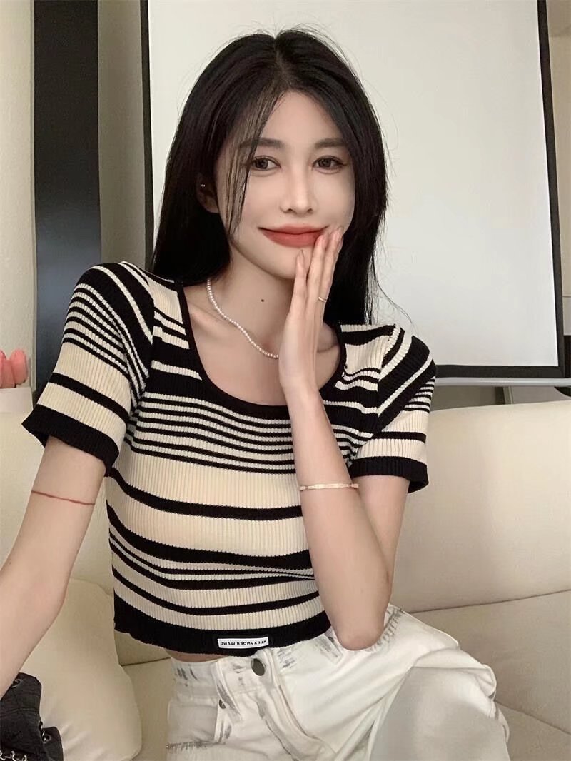 2022 short sleeve women's thin summer design sense of minority knitwear slim fit spice girl short pure desire top fashion