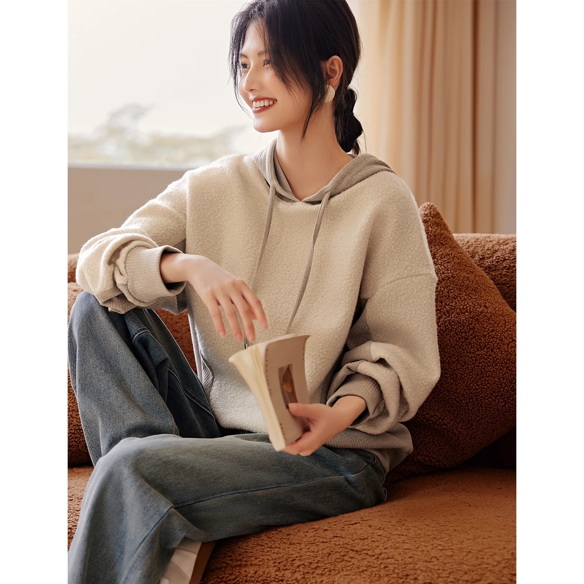 Women's Loose and Slimming Winter Sweatshirt with Padded Inner Layer, 2023 New Color-Blocking Striped Casual and Simple Style