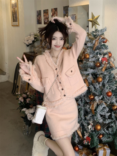 Real shot at real price~ Xiaoxiangfeng Knitted Sweater Suit Top + Skirt Two-piece Winter Clothing Matching